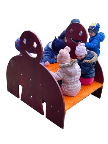 Figurás kültéri pad